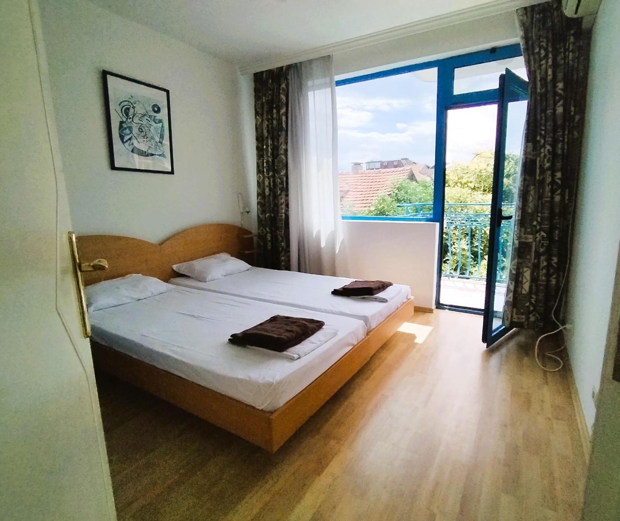 Lira Sto Apartments Поморіє Екстер'єр фото