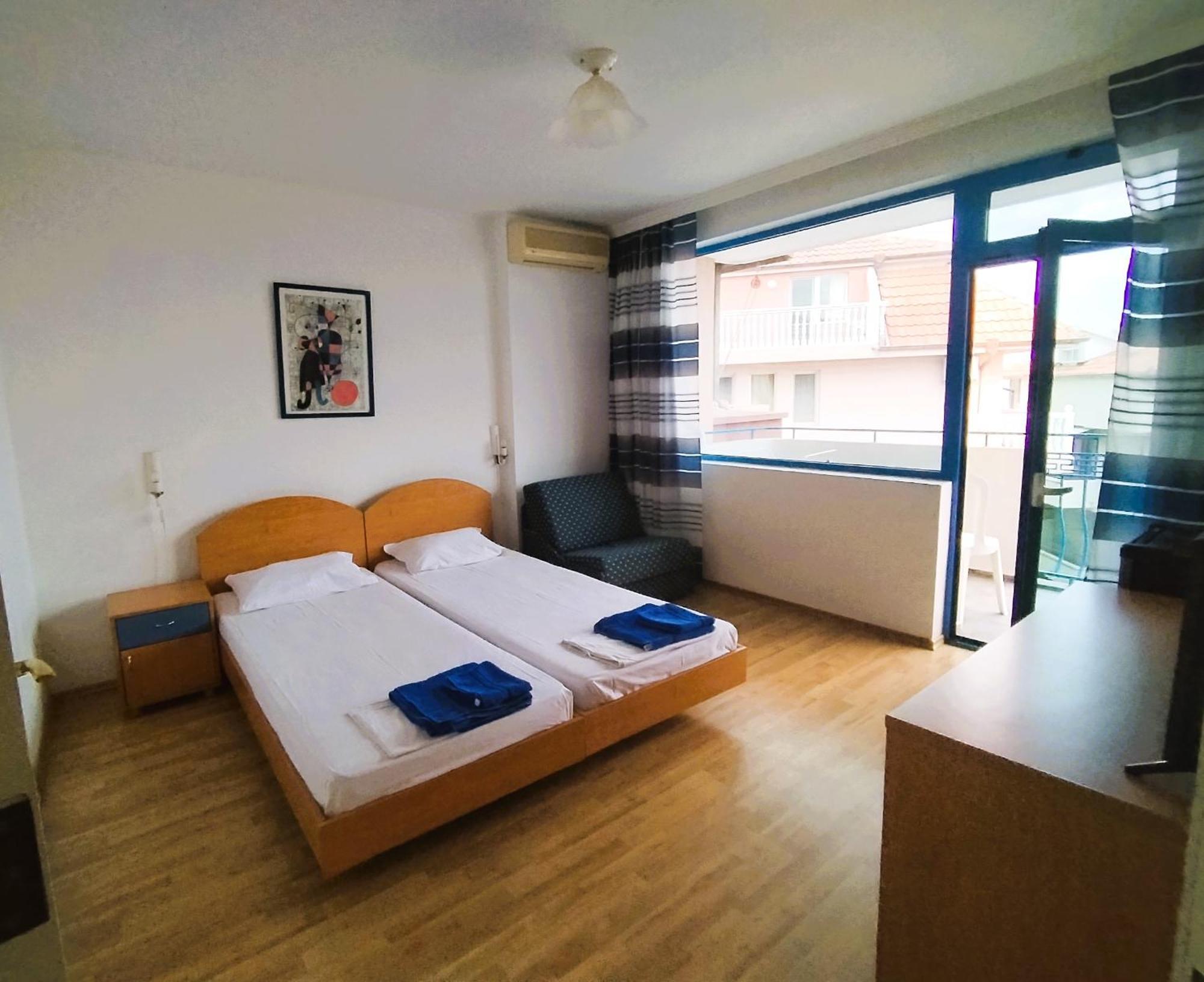 Lira Sto Apartments Поморіє Екстер'єр фото